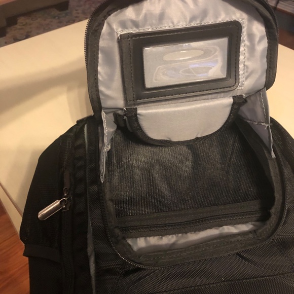 Targus Backpack with Laptop Section & Several Storage Sections (Great Condition) - Picture 9 of 10